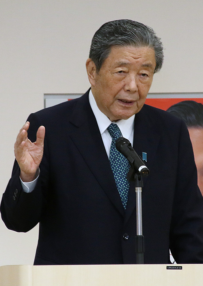 自民党候補の応援で演説する森山幹事長