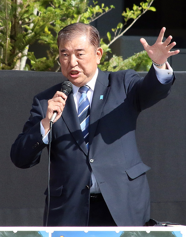 ＪＲ海南駅前で演説する石破首相