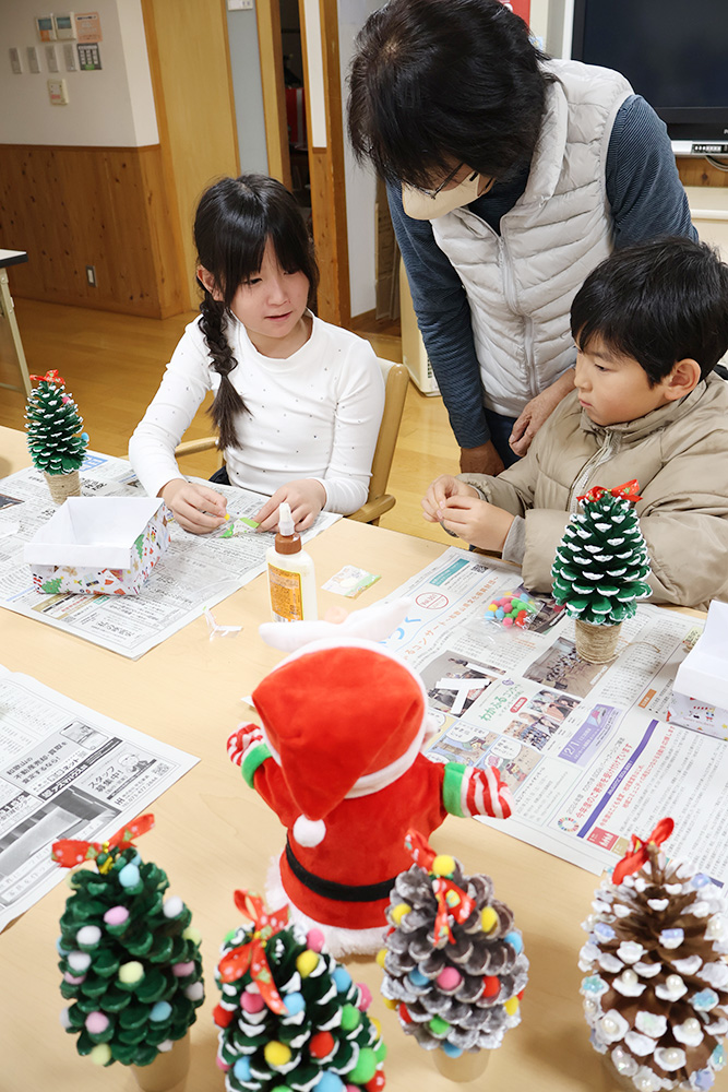 工作を楽しむ子どもたち