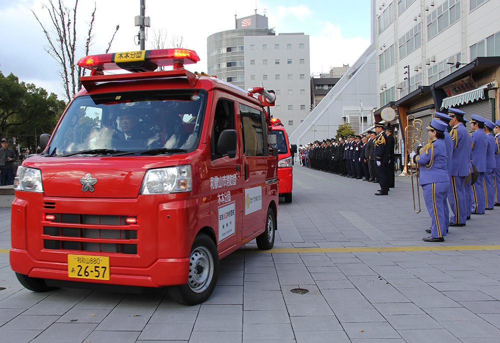 広報活動に出発する車両