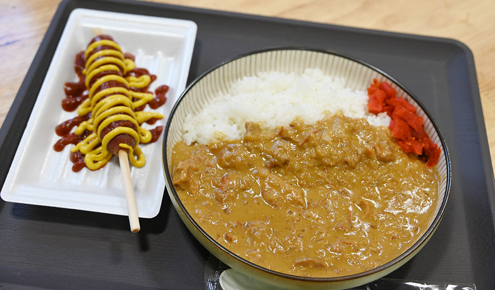 カレーレギュラーとフランクフルトのセット