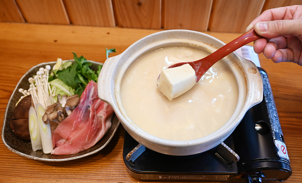 とろとろの温泉湯豆腐