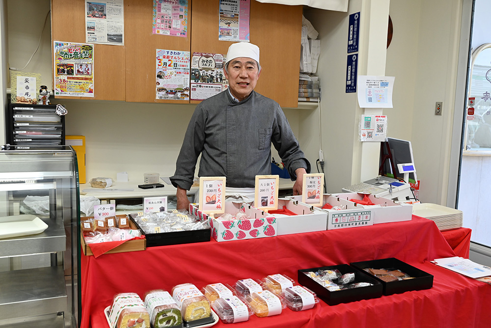 「お待ちしています」と店主の須賀さん