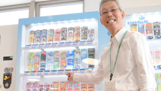防犯活動を支援 きのくに信金に寄付型自販機 | わかやま新報