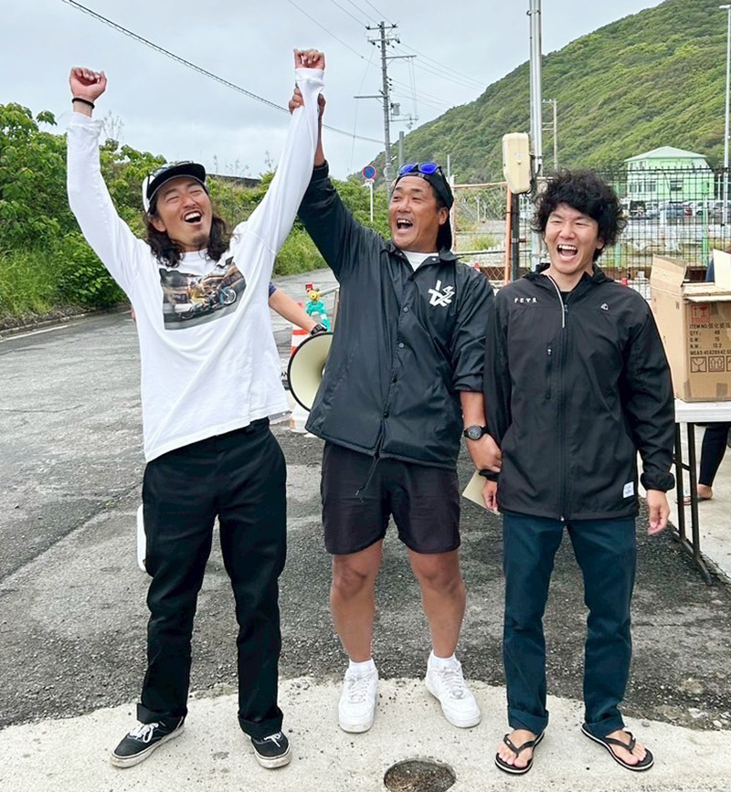 SMシニアメンで優勝した津田さん㊧と2位の竹添さん㊨(和歌山支部提供)