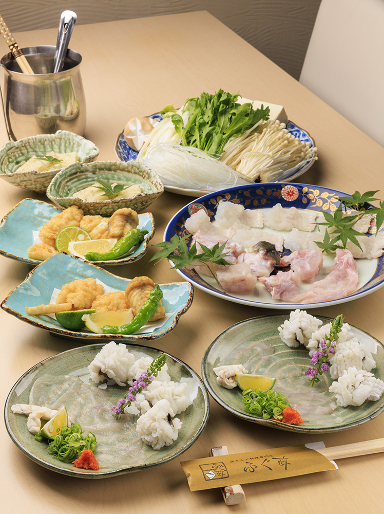 ハモとふぐを堪能・鱧ふぐ贅沢コース(同店提供)