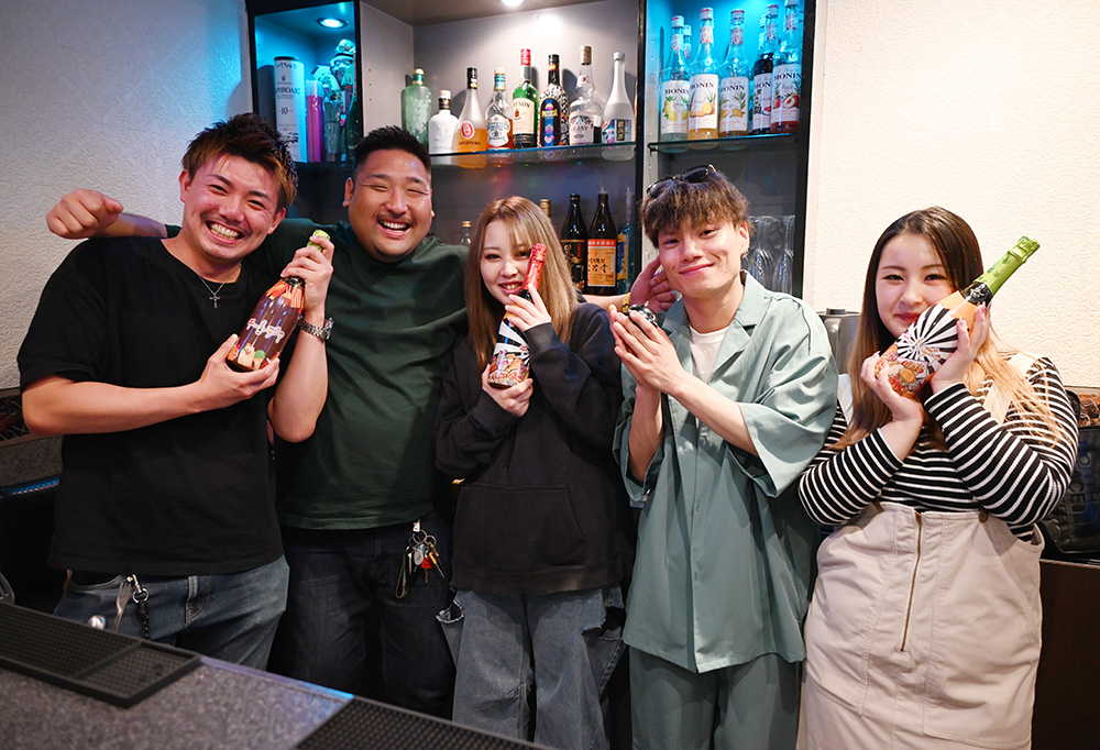 笑顔で迎えるスタッフの皆さん
