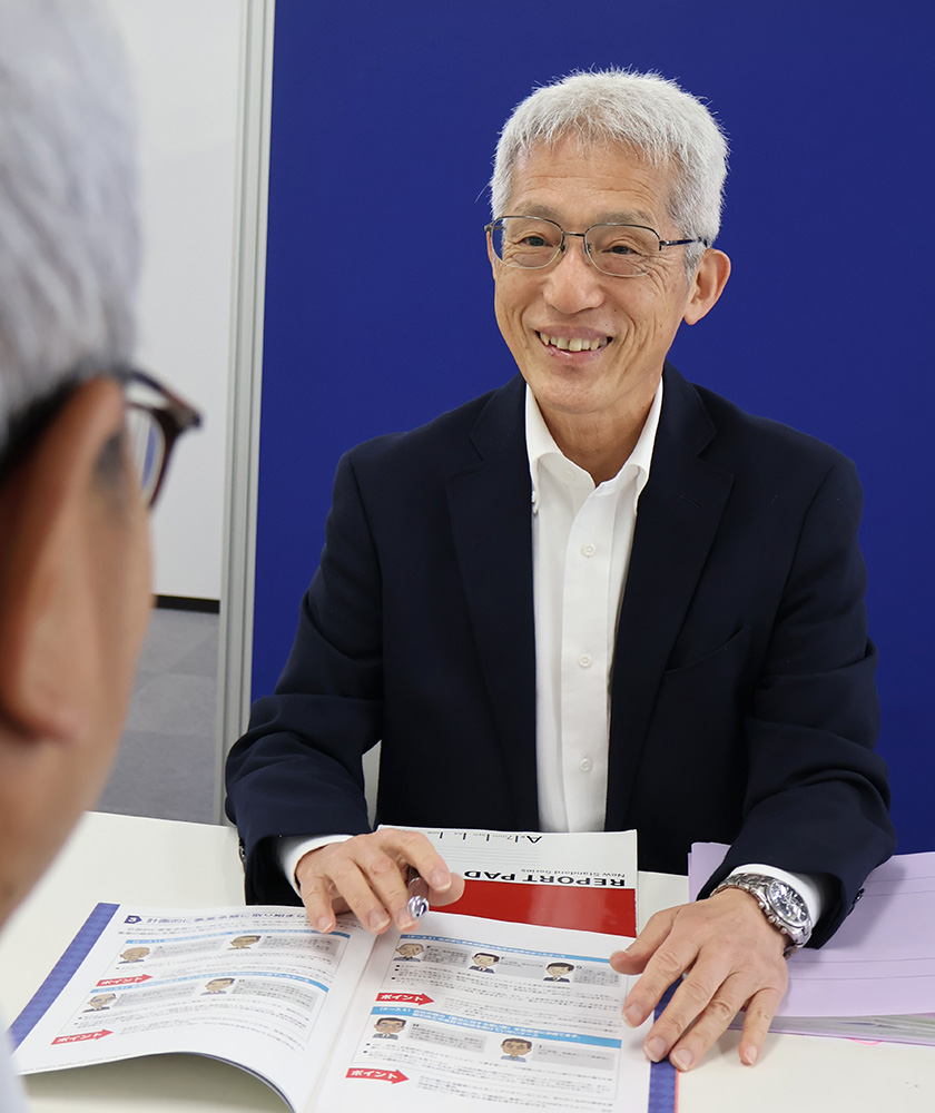 相談に対応する大門さん