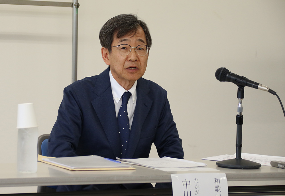 意見書について記者会見する中川会長