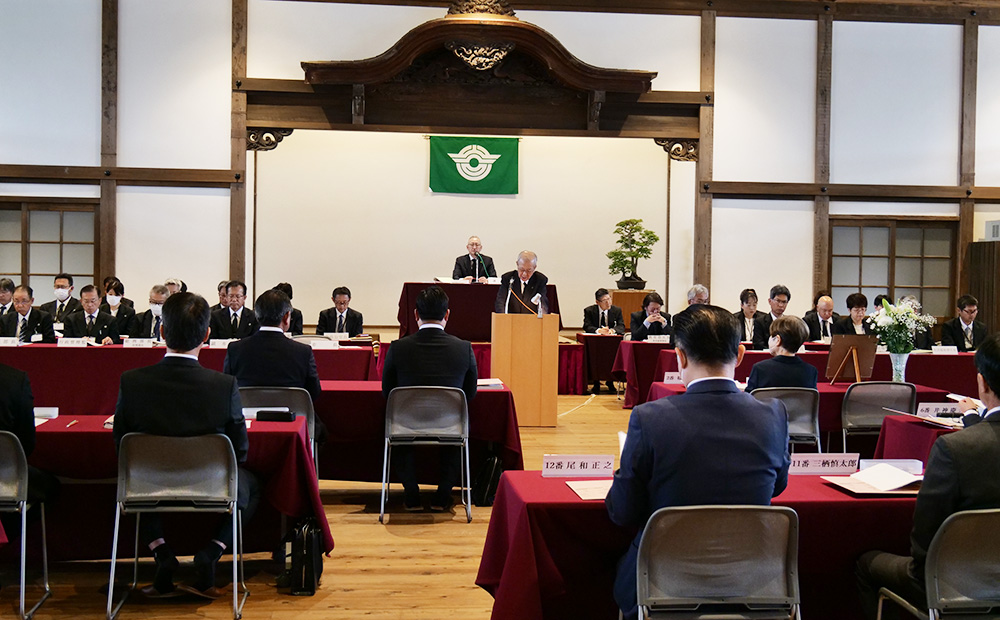 行政報告をする中芝市長