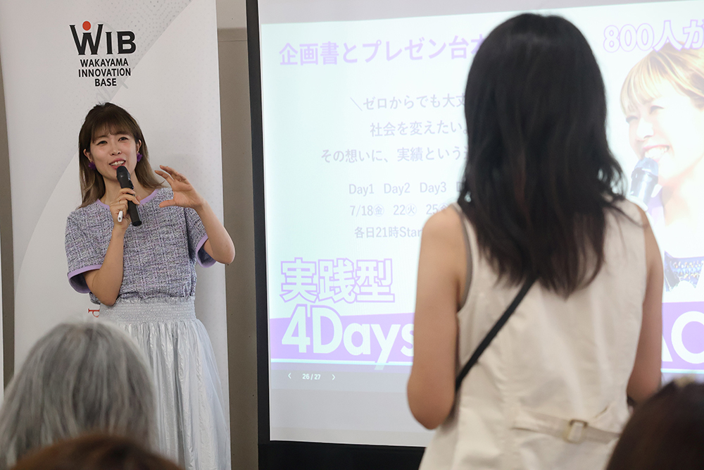 参加者の質問に答える猪原さん㊧