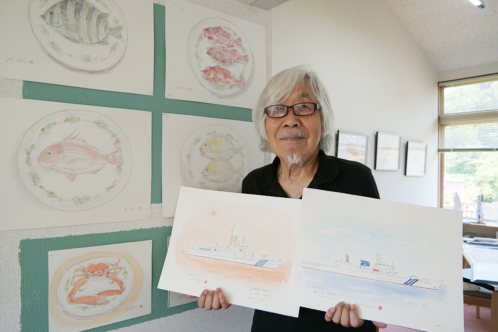作品を紹介する中尾さん