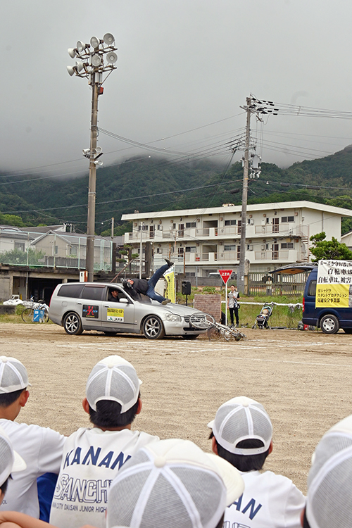 車と自転車が衝突する事故