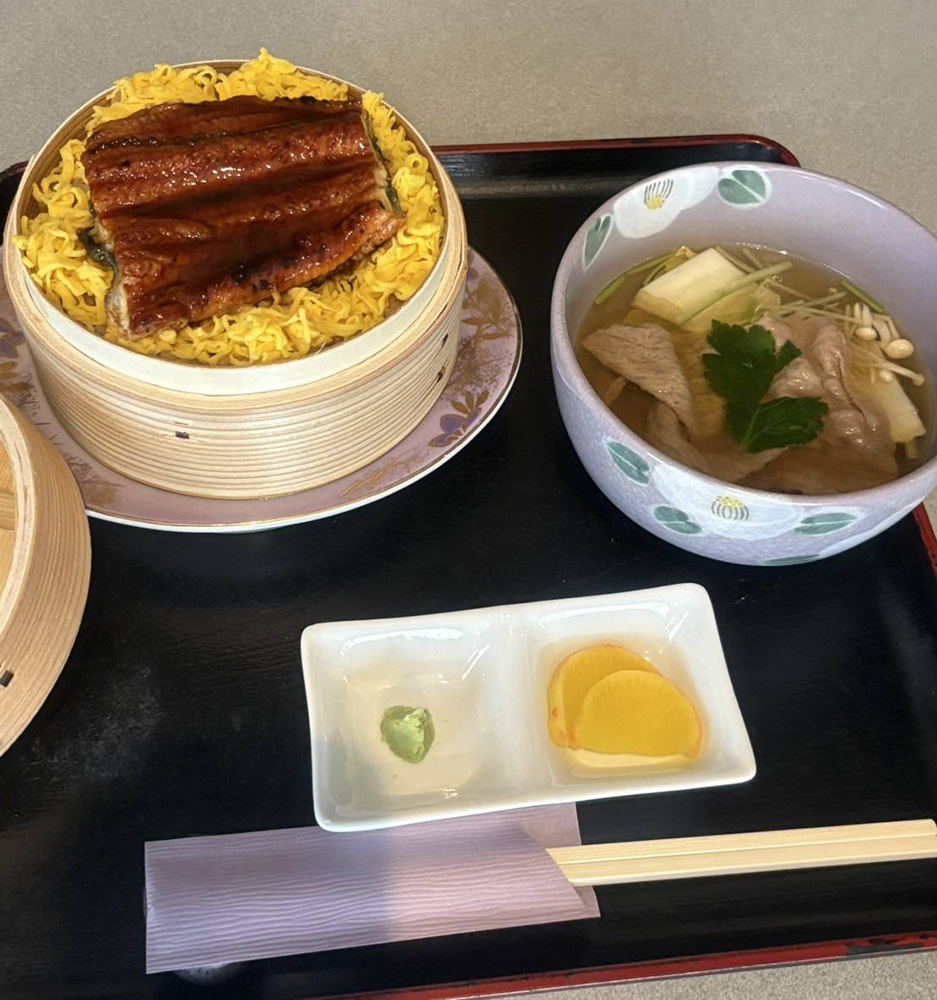柳川風鰻蒸篭蒸しと肉吸い(紫陽花提供)