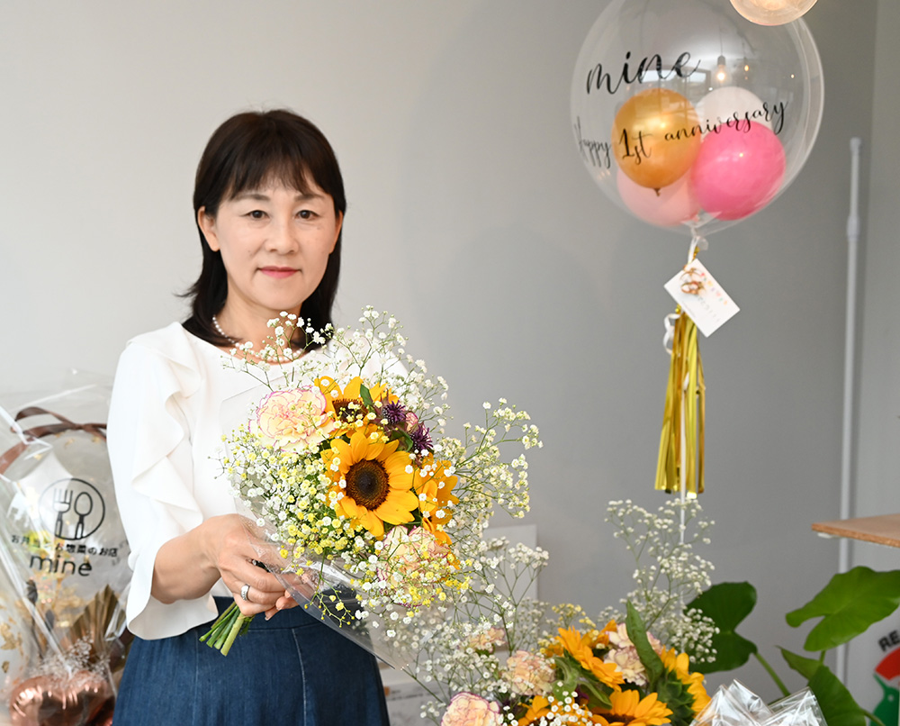 「季節の花で生活に彩りを」と若林さん
