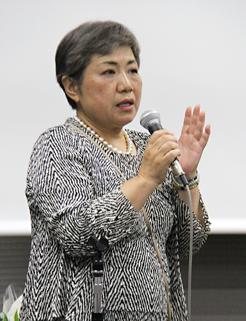 父との思い出を話す美鶴さん