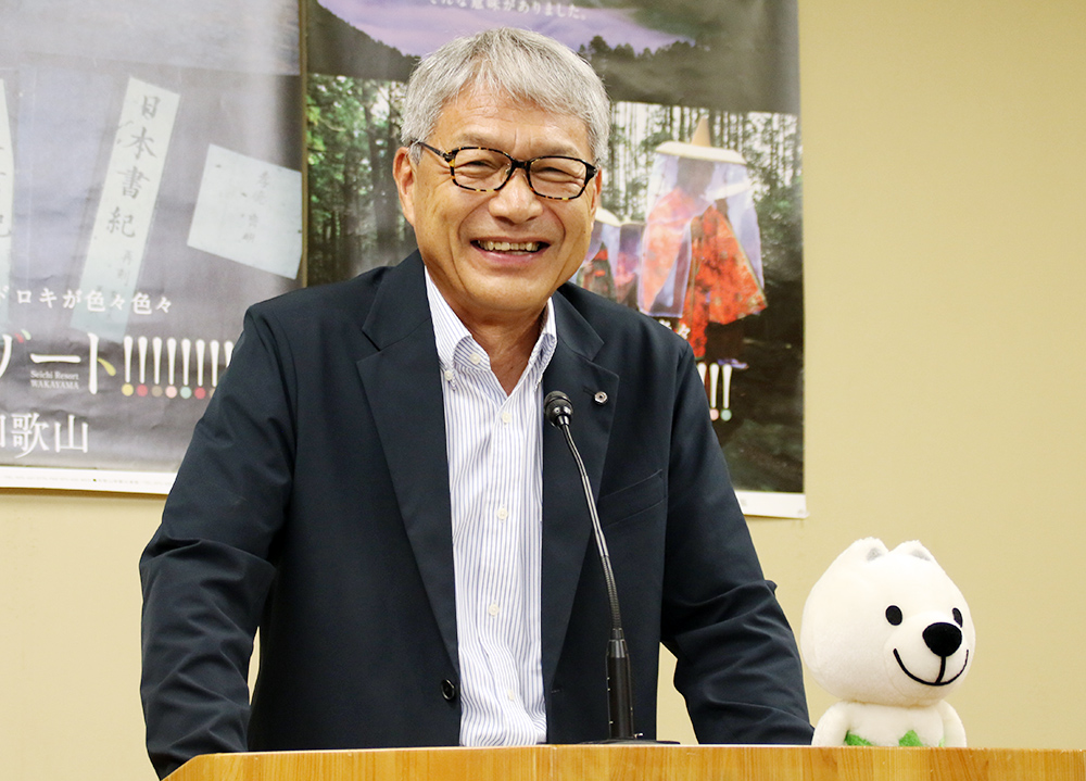 フランス代表の事前合宿決定を発表する宮﨑知事
