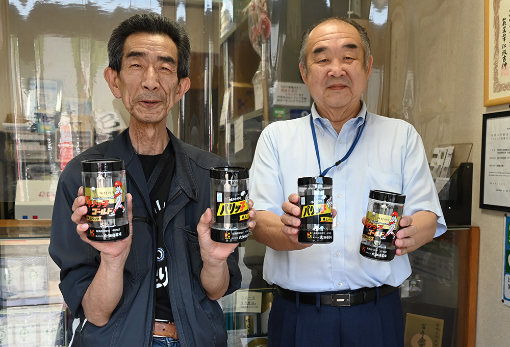 北畑社長㊧と営業部の辻博行さん