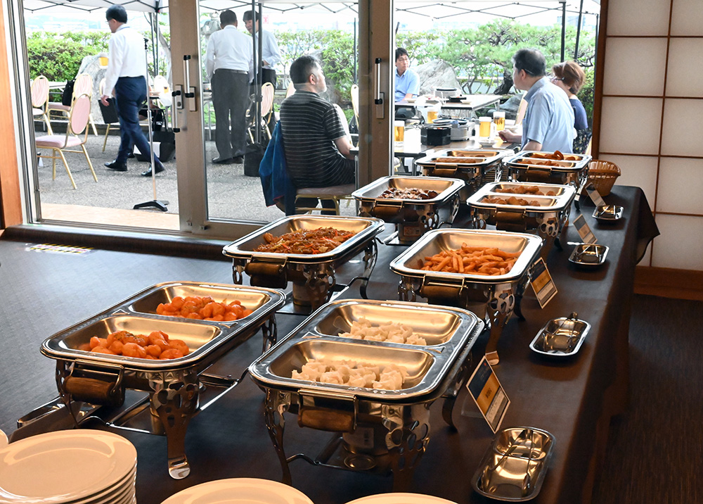 食べ放題のビュッフェ