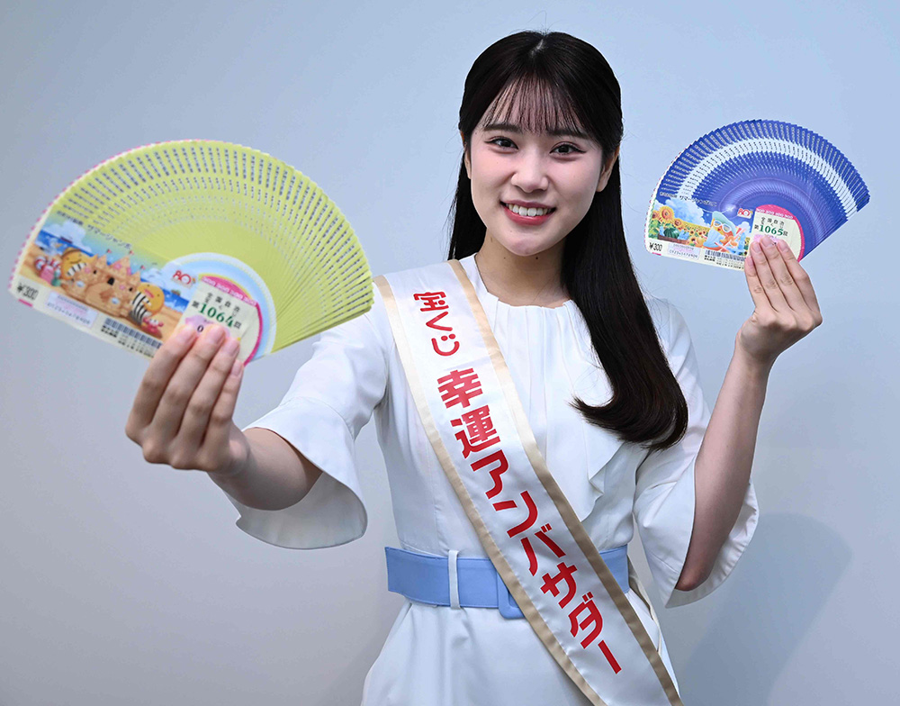 サマージャンボをPRする小野田さん