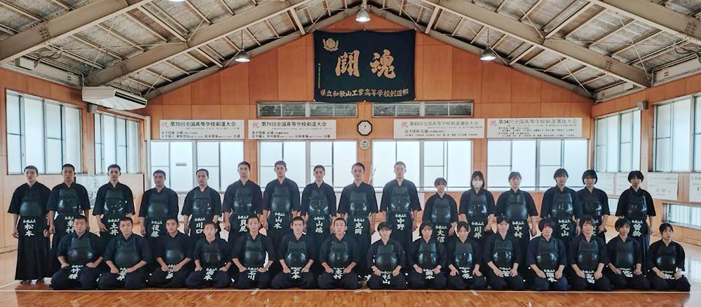 和歌山工業高校剣道部の皆さん(和歌山工業高校提供)