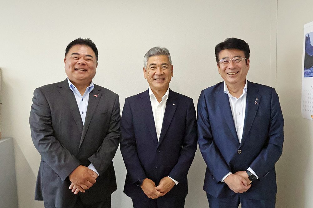 日本生命財団の水野充彦代表理事ら