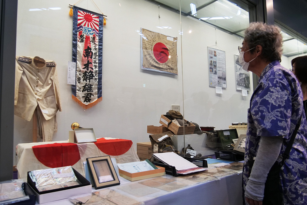 生々しい戦争の記憶が残る480点を展示