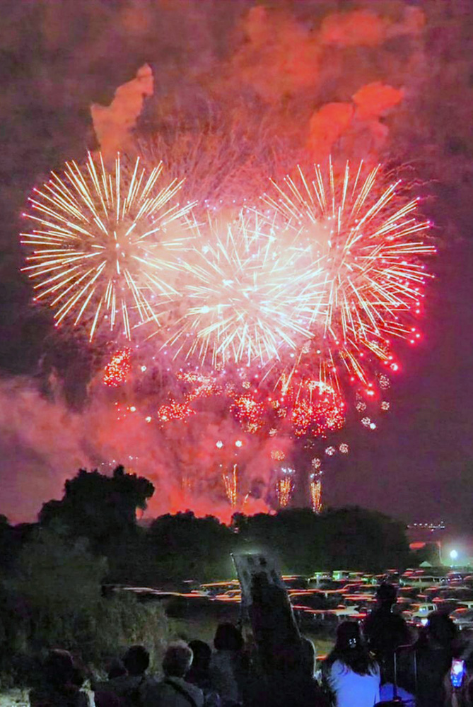 合併２０周年を祝した特別な花火が夜空を彩った