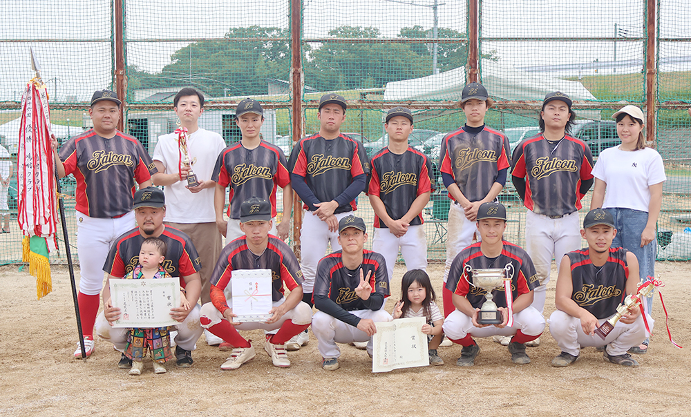 優勝したFALCONの皆さん
