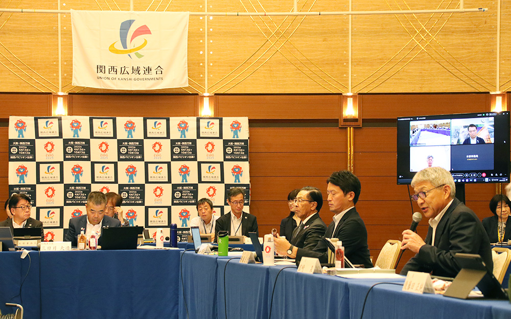 関西広域連合委員会で発言する宮﨑知事㊨
