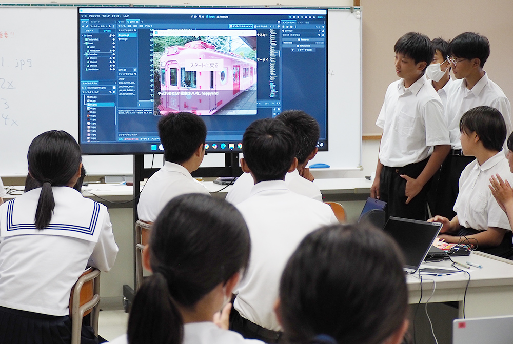 自分たちで制作したゲームを発表