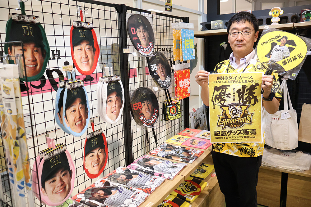 来店を呼びかける村田店長