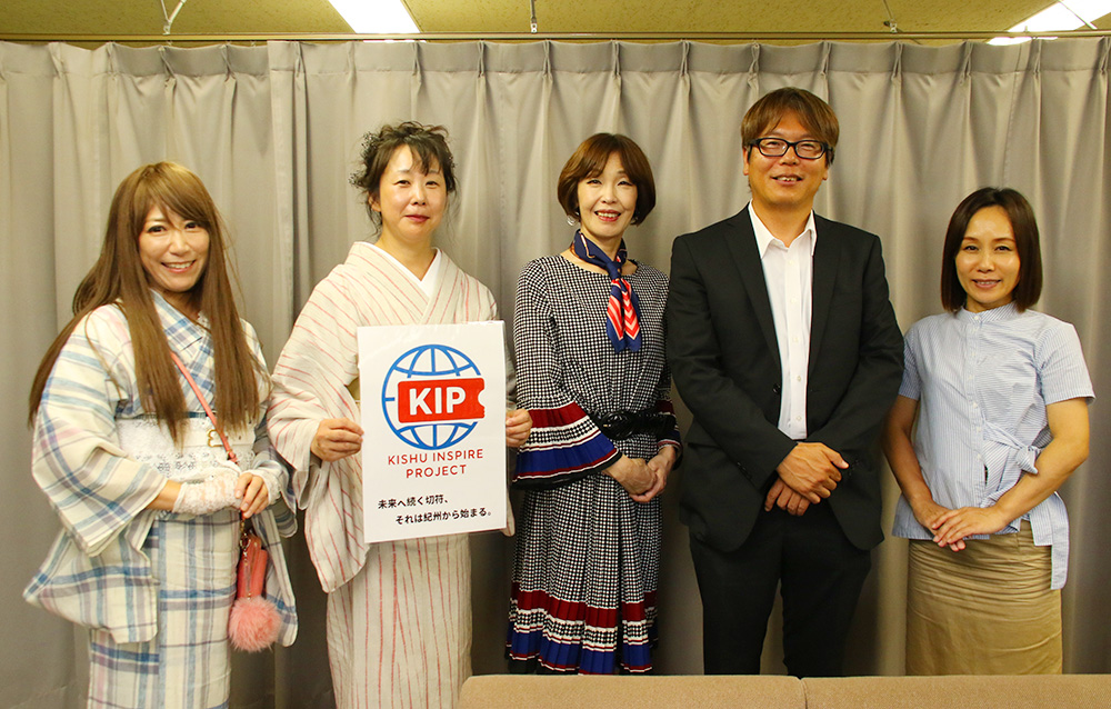 結婚式ショーを行うKIPの皆さん