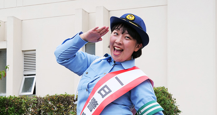 重谷さん一日岩出署長に 母校の那賀高で授業も | わかやま新報