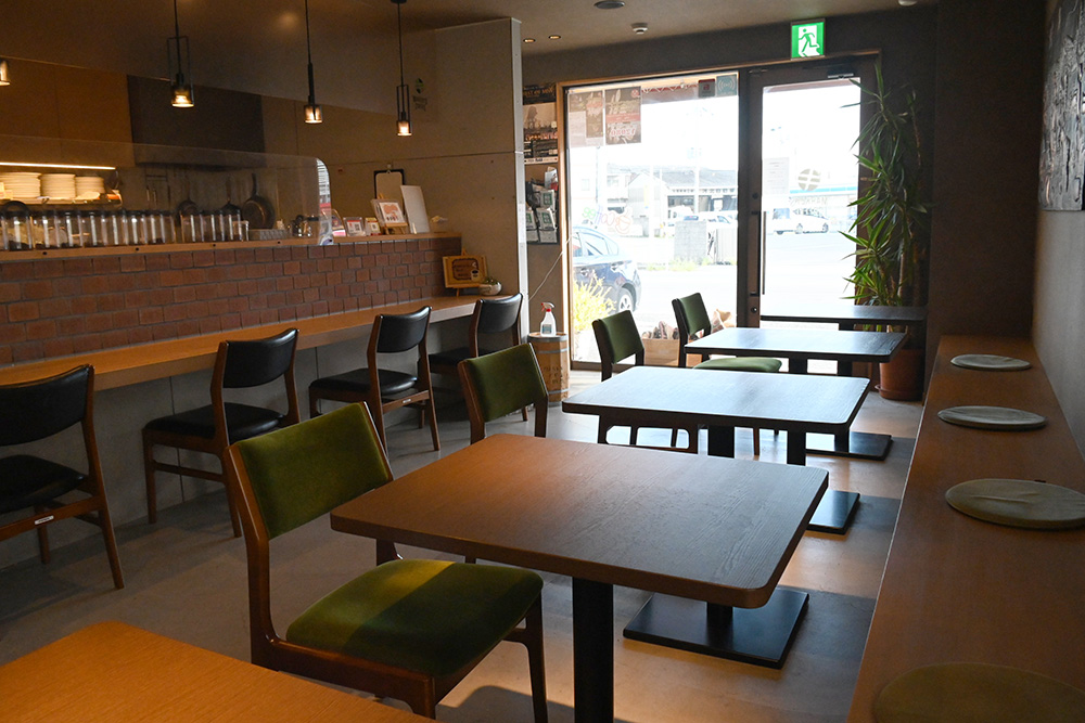 シックなカフェ店内