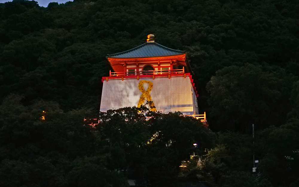 ライトアップされた紀三井寺の仏殿