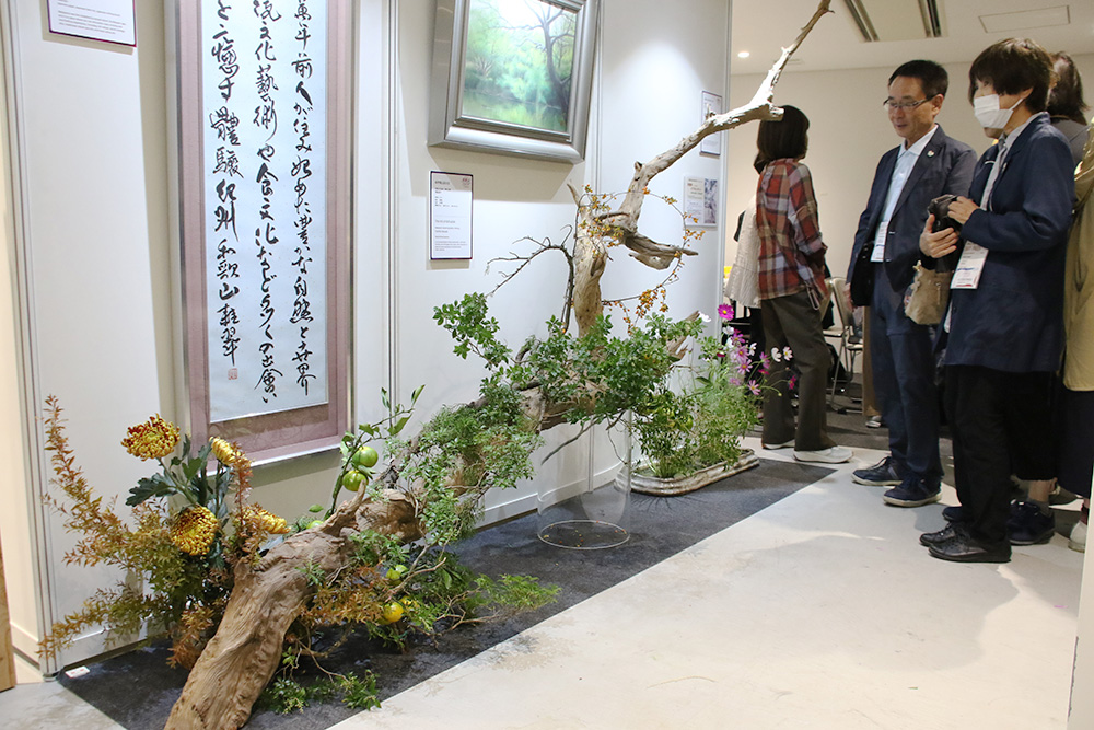 和歌山文化協会による作品が並ぶ展示会場