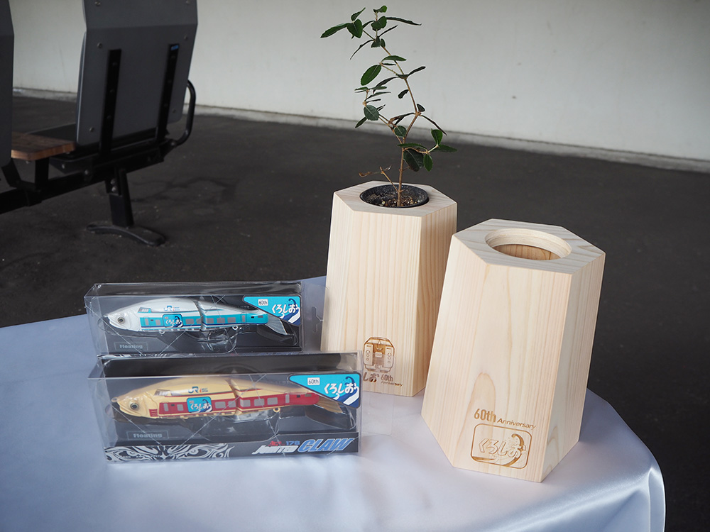 販売される記念グッズ