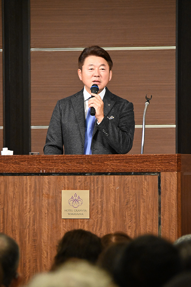 講演する舞の海さん