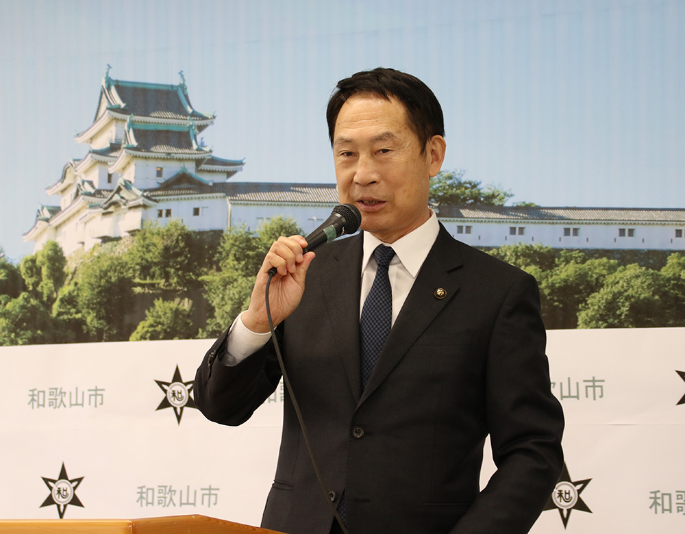 実証実験への期待を話す尾花市長