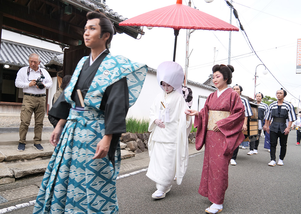 「青洲夫妻」の華やかな時代行列