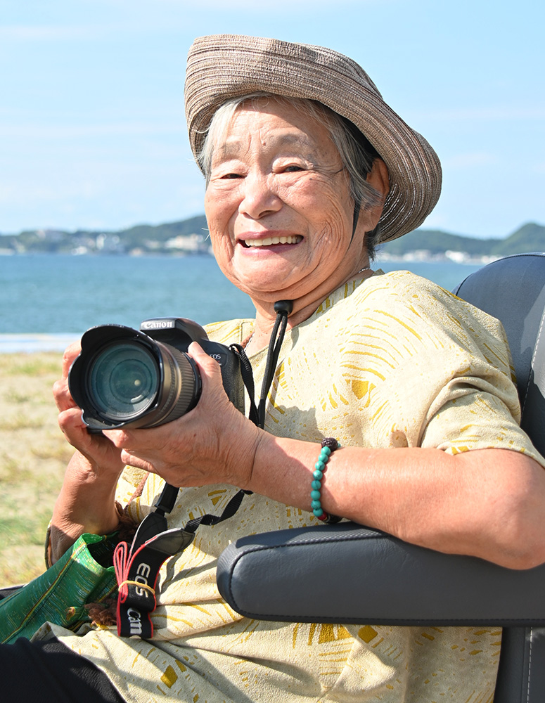 浜の宮のビーチで笑顔の中嶋さん