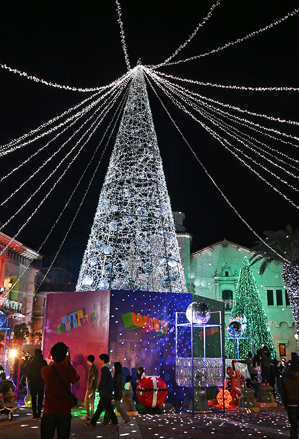 18㍍の特大ツリー