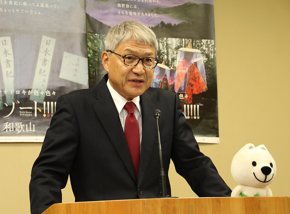 ツキノワグマ管理計画について話す宮﨑知事