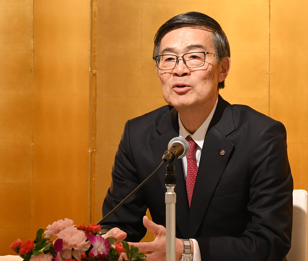 あいさつする竹田会頭