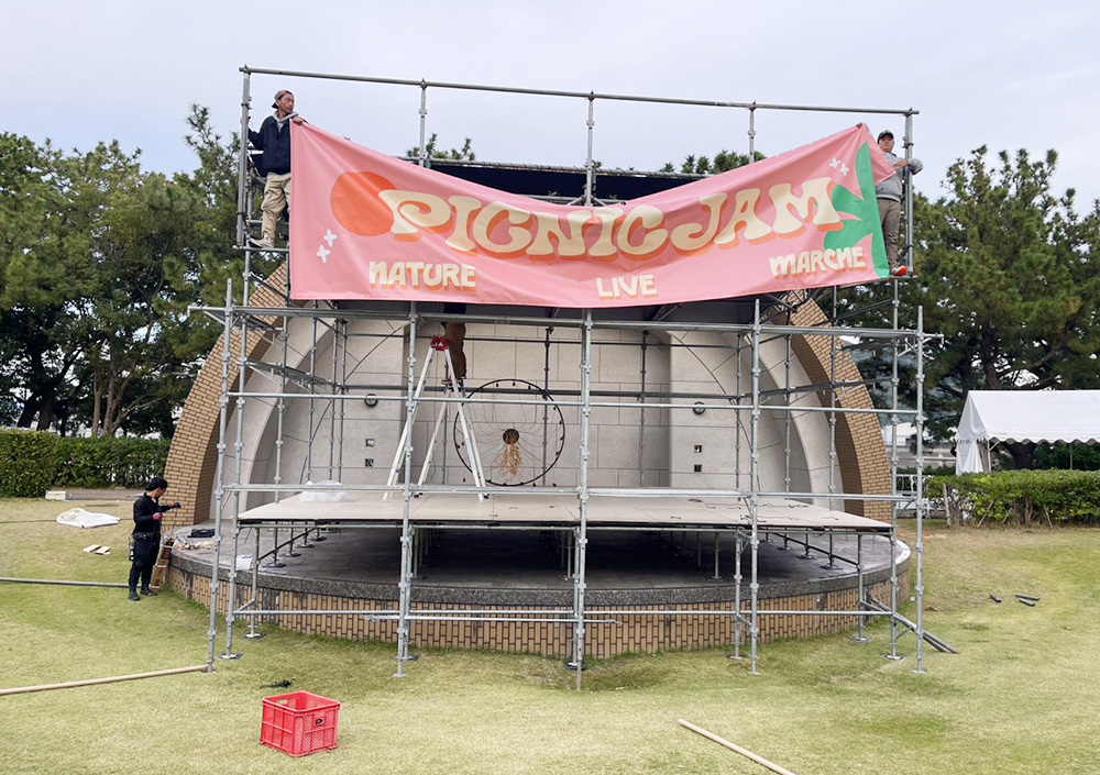 準備が進む会場（ＰＩＣＮＩＣ　ＪＡＭ提供）