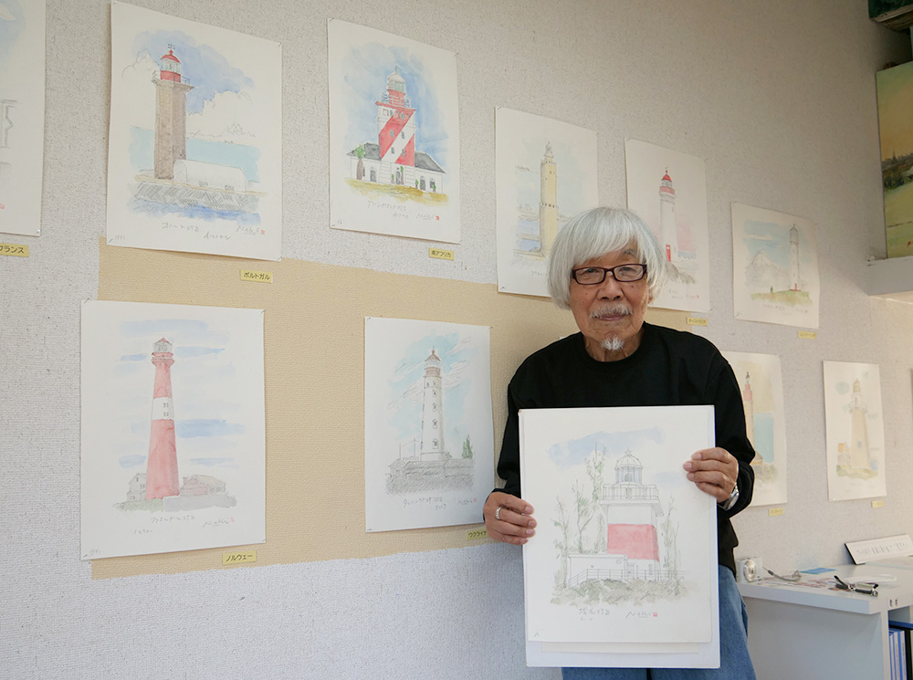 作品を紹介する中尾さん