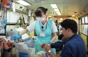 献血に協力する社員