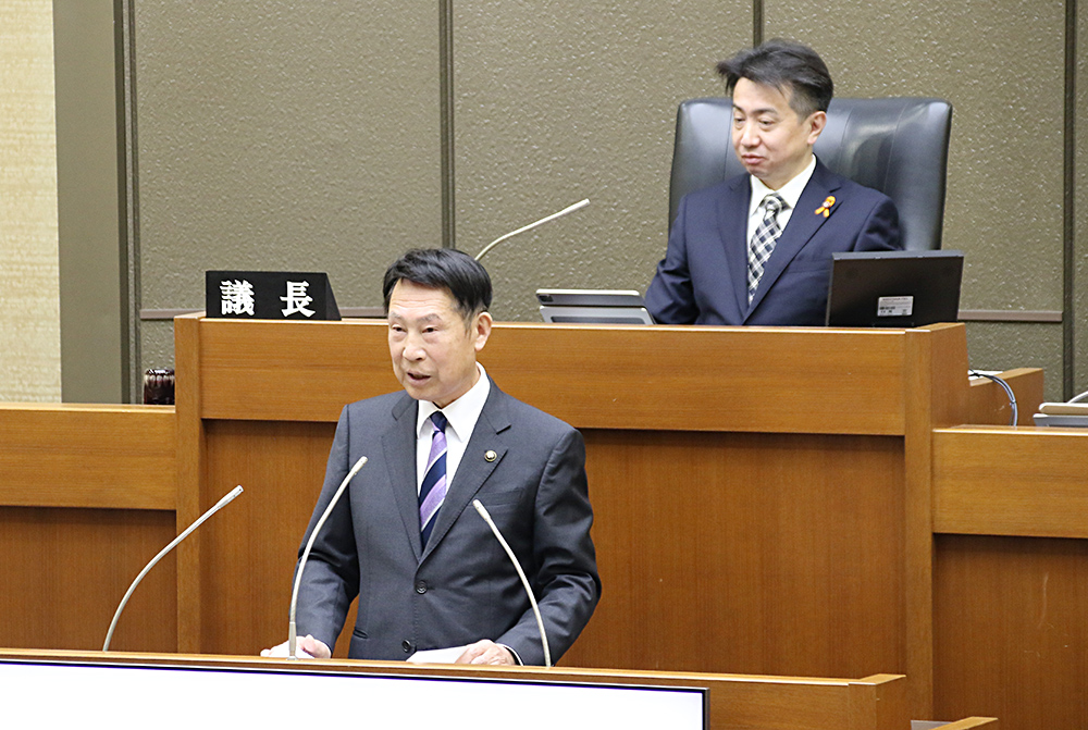 開会あいさつをする尾花市長