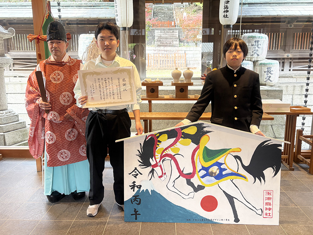富士山を背景に力強さを表現（玉津島神社）